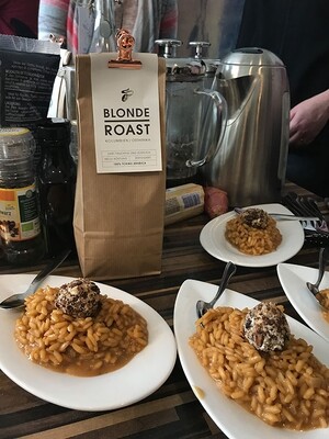 Das fertige Kaffee-Risotto mit Blonde Roast und Ziegenkäsebällchen. Ein Gedicht.