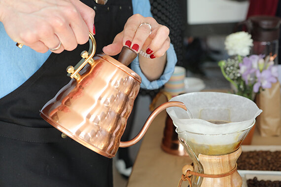 Der Blonde Roast wird mit einem Handkaffeefilter, einer Filtermaschine oder einer Frenchpress zubereitet.