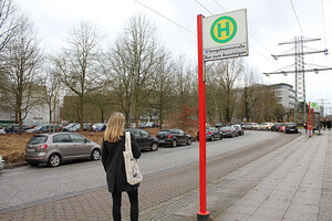 Marie hat den Bus noch nicht verpasst