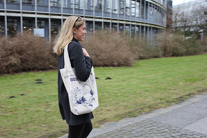 Marie auf dem Weg zum Bus
