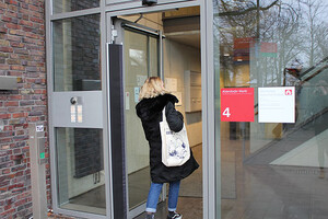 Laura geht zum Meeting