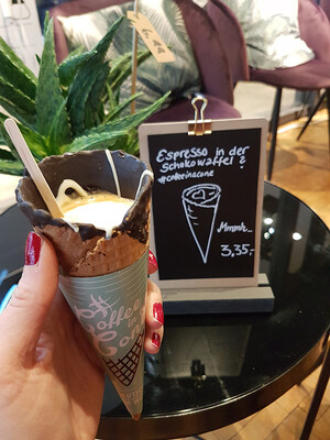 Neueste Foodtrends in der Pop-Up-Filiale - unter anderem Coffee in a Cone (nur kurz im Angebot!)