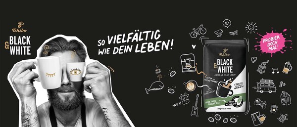 Tchibo Black & White Kaffeewerbung mit Kaffeepackung