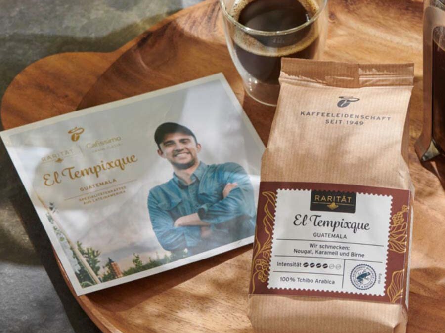 Kaffeepackung „El Tempixque“ mit Tasse auf Tablett
