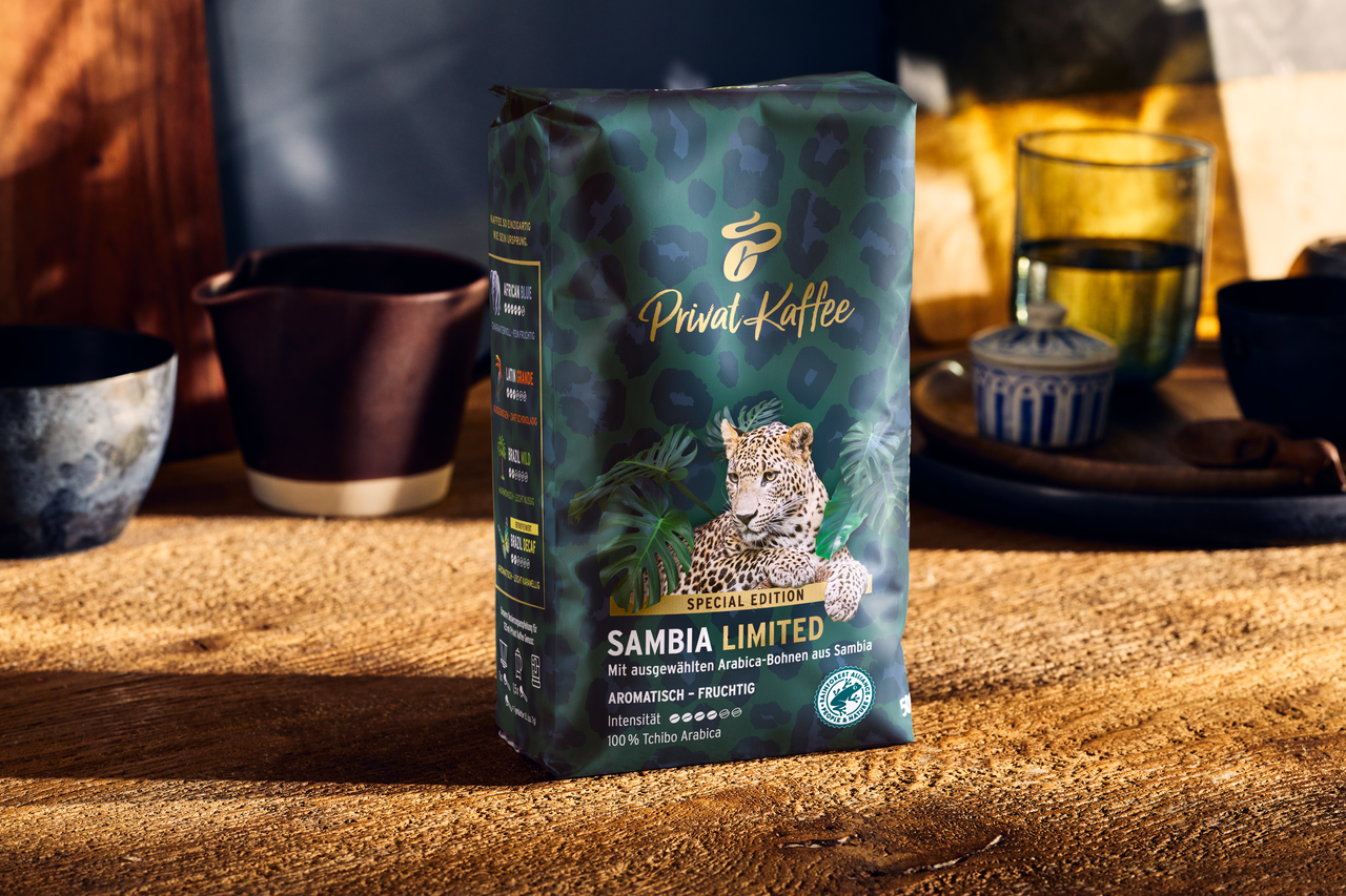 Kaffeepackung „Privat Kaffee Sambia Limited“ mit Leopard