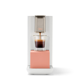 Link: Großansicht des Bildes - Bildinhalt: Weiße Kaffeekapselmaschine brüht Espresso