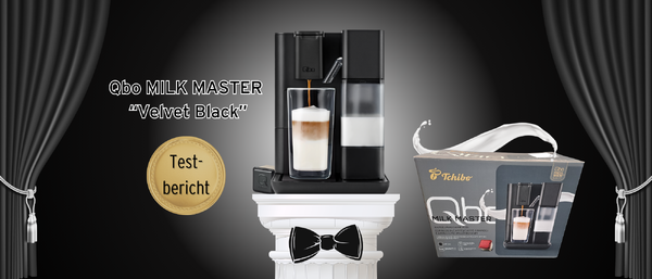 Schwarze Qbo Kaffeemaschine mit Milchglas