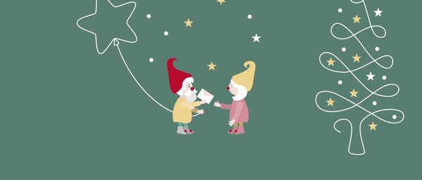 Zwei Wichtel tauschen Brief vor Weihnachtsbaum