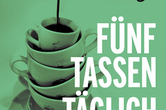 Gestapelte Kaffeetassen, Text „Fünf Tassen täglich“