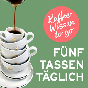 Link: Großansicht des Bildes - Bildinhalt: Gestapelte Kaffeetassen und Schrift „Fünf Tassen täglich“