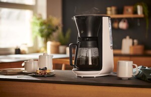 Link: Großansicht des Bildes - Bildinhalt: Filterkaffeemaschine in gemütlicher Küche
