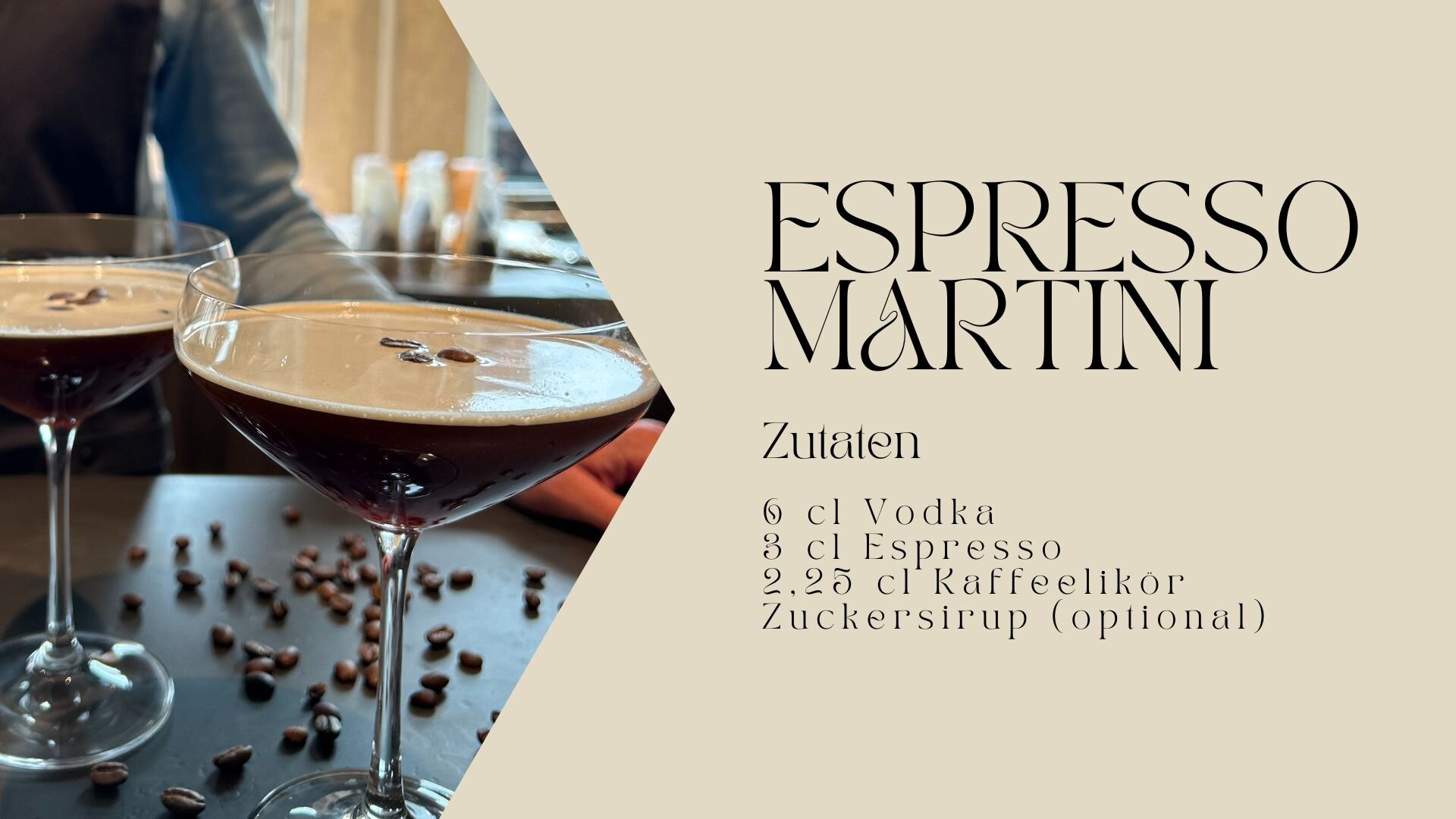 Zwei Espresso-Martinis mit Kaffeebohnen-Deko