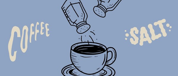 Tasse Kaffee, Salzstreuer schütten Salz hinein