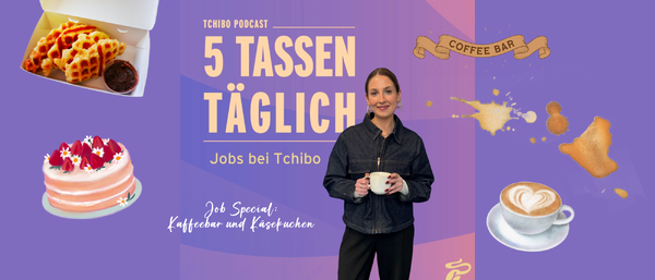 Frau mit Kaffeetasse vor Tchibo Podcast-Werbung