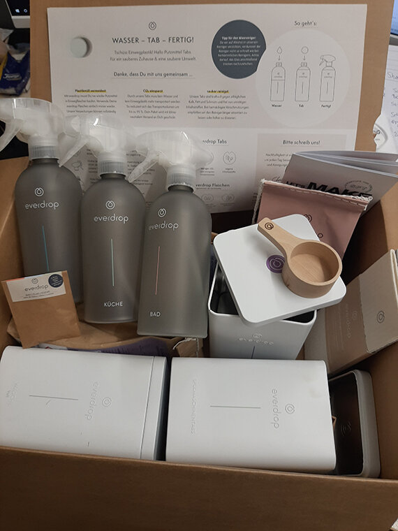 Paket mit Everdrop Reinigungsset und Zubehör