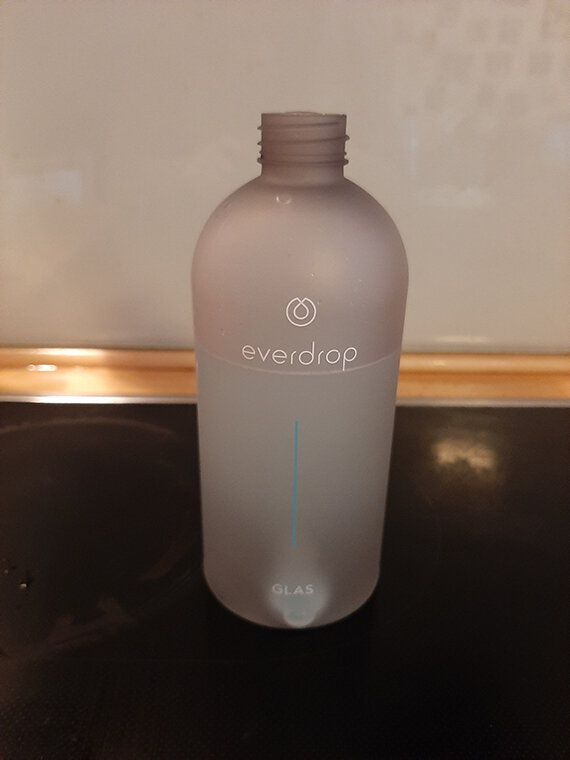 Graue Everdrop-Glasflasche ohne Deckel