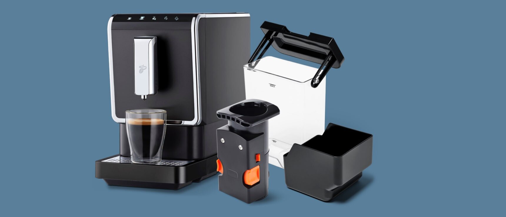 Schwarzer Kaffeevollautomat mit Zubehörteilen